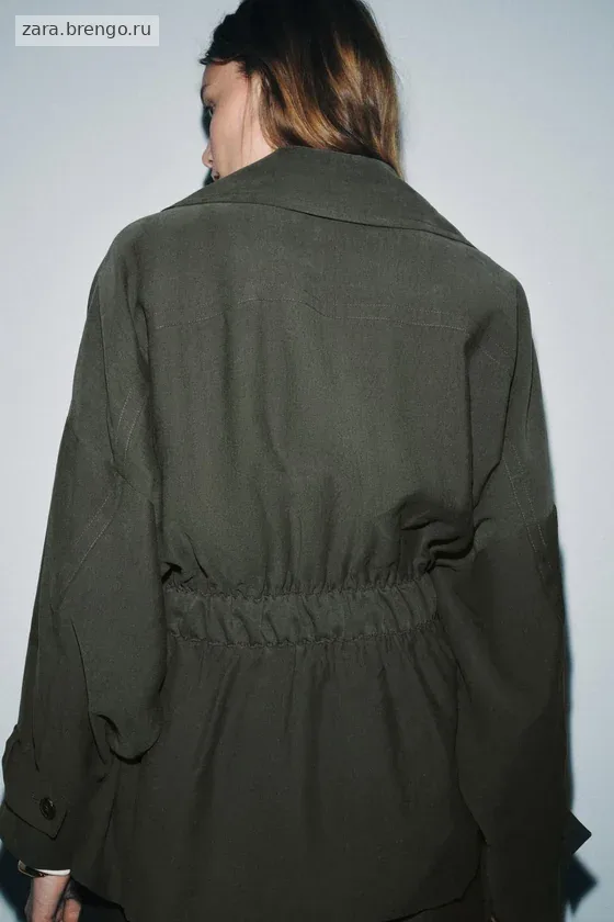 КОРОТКИЙ СТРУЯЩИЙСЯ ТРЕНЧ — коллекция Zara «ZW»