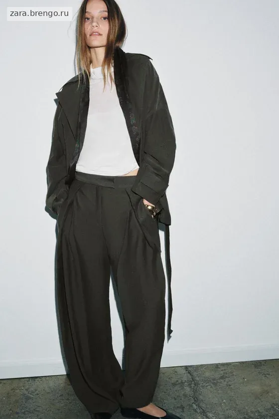 КОРОТКИЙ СТРУЯЩИЙСЯ ТРЕНЧ — коллекция Zara «ZW»