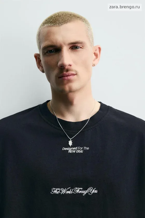 ТОЛСТОВКА С КОРОТКИМ РУКАВОМ И НАДПИСЯМИ