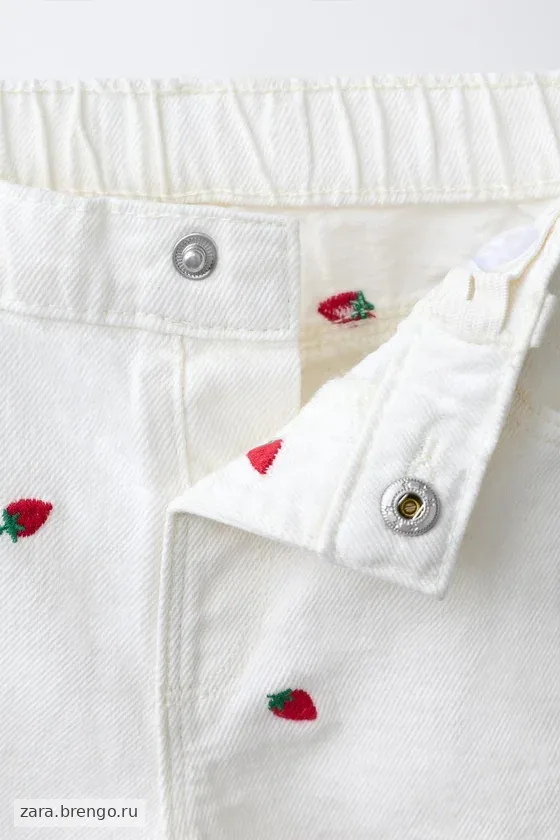 БЕРМУДЫ ИЗ ТВИЛА «Мом Фит» С ВЫШИВКОЙ КЛУБНИКИ CASA LAWA X ZARA KIDS