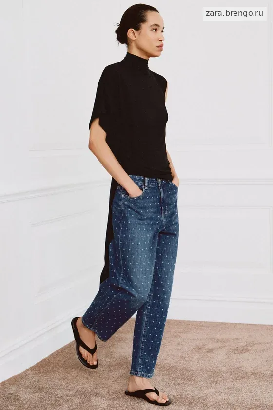 ЗАУЖЕННЫЕ ДЖИНСЫ СО СРЕДНЕЙ ПОСАДКОЙ И ПРИНТОМ В ГОРОШЕК — коллекция Zara «ZW»