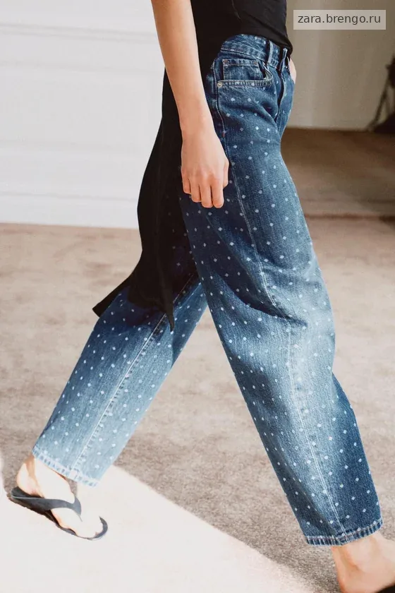 ЗАУЖЕННЫЕ ДЖИНСЫ СО СРЕДНЕЙ ПОСАДКОЙ И ПРИНТОМ В ГОРОШЕК — коллекция Zara «ZW»