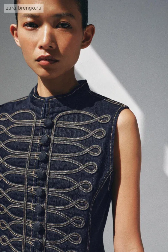 ДЖИНСОВЫЙ ЖИЛЕТ С ДЕКОРАТИВНОЙ СТРОЧКОЙ — коллекция Zara «ZW»