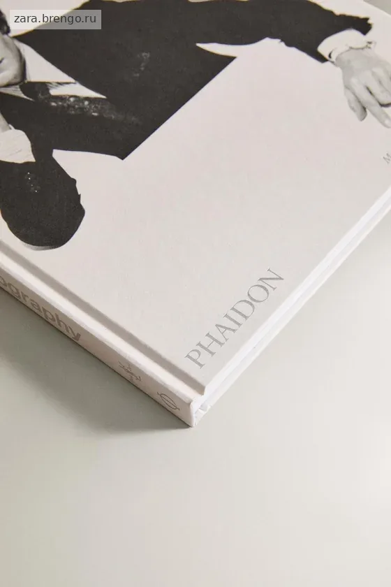 Книга yves saint laurent and photography (на английском языке)