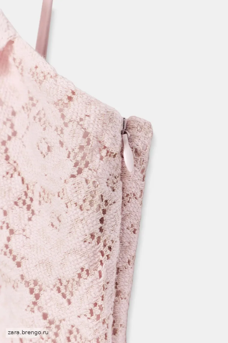 Мини-платье с кружевом и объемным подолом