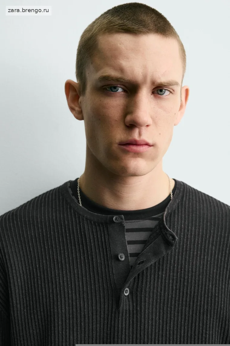 Текстурированный свитер с воротником henley
