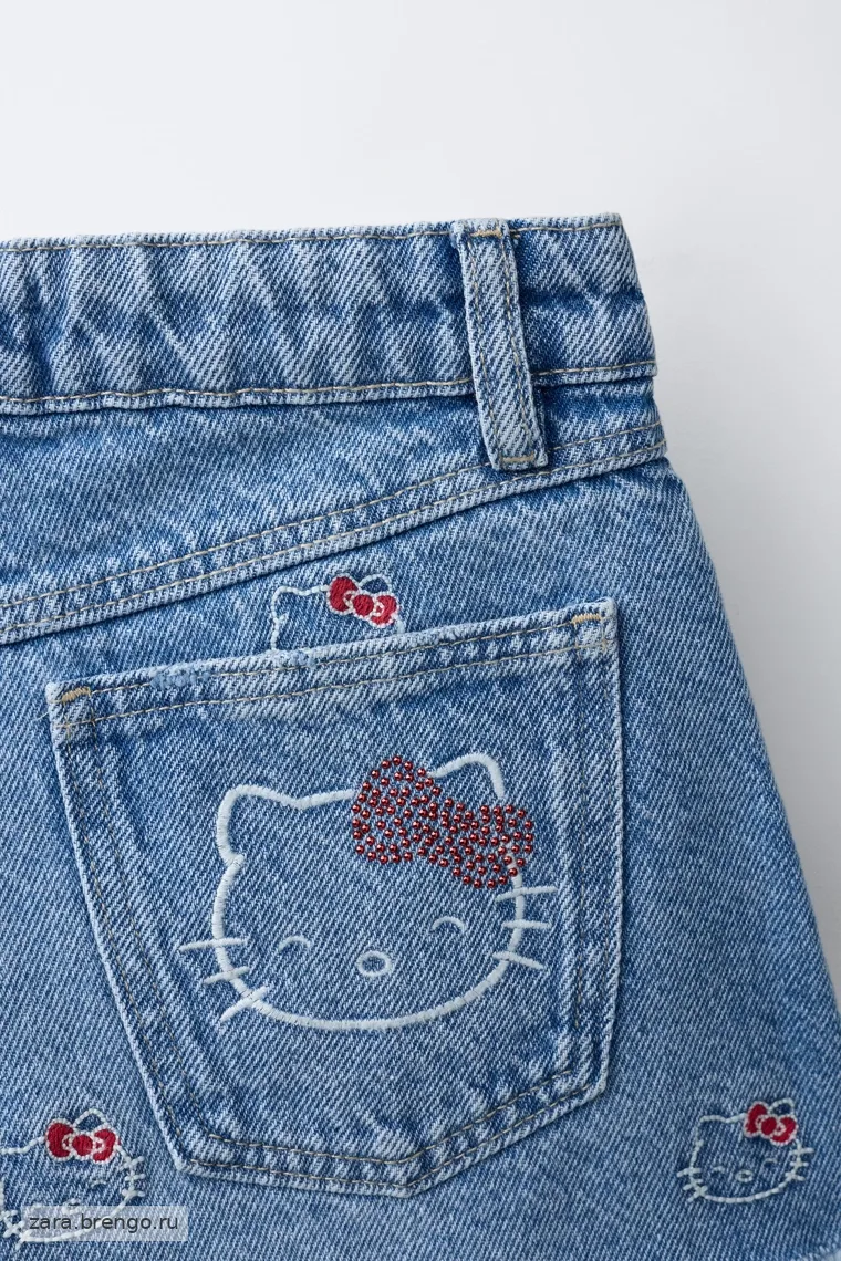 Джинсовые бермуды с вышитой hello kitty © sanrio